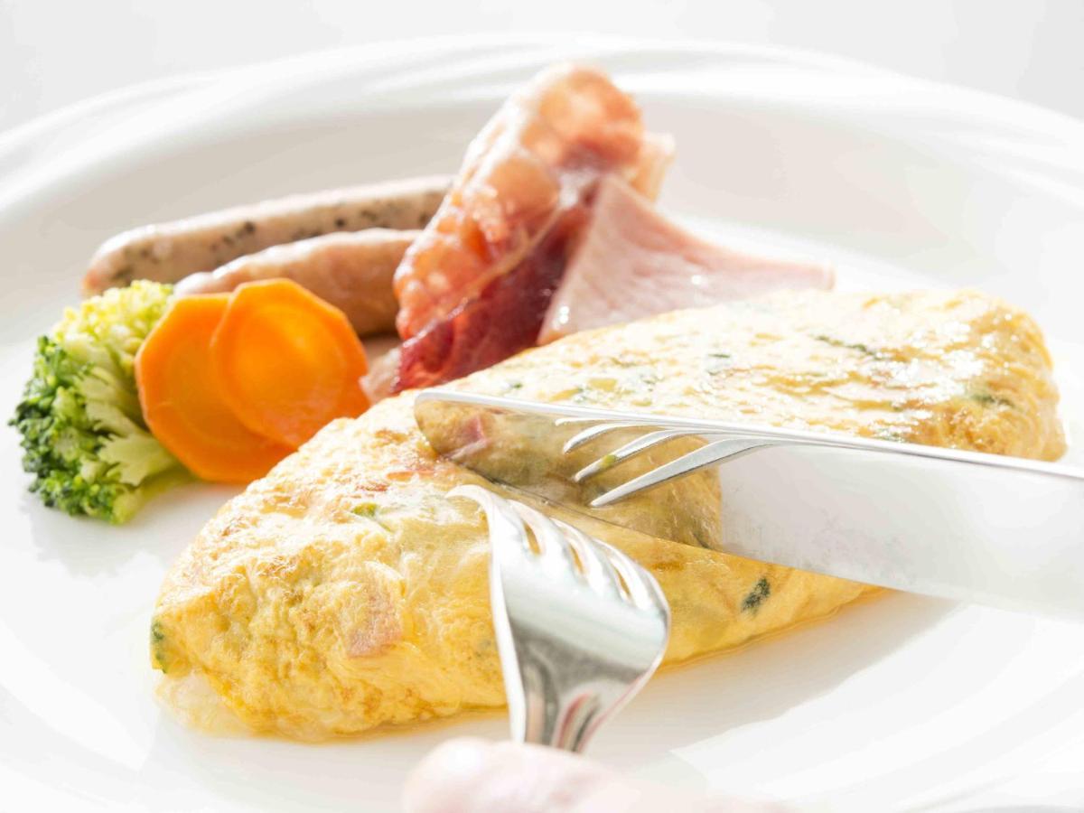 Hotel Okura Jr Huis Ten Bosch Szaszebo Kültér fotó An omelette with ham and sausages