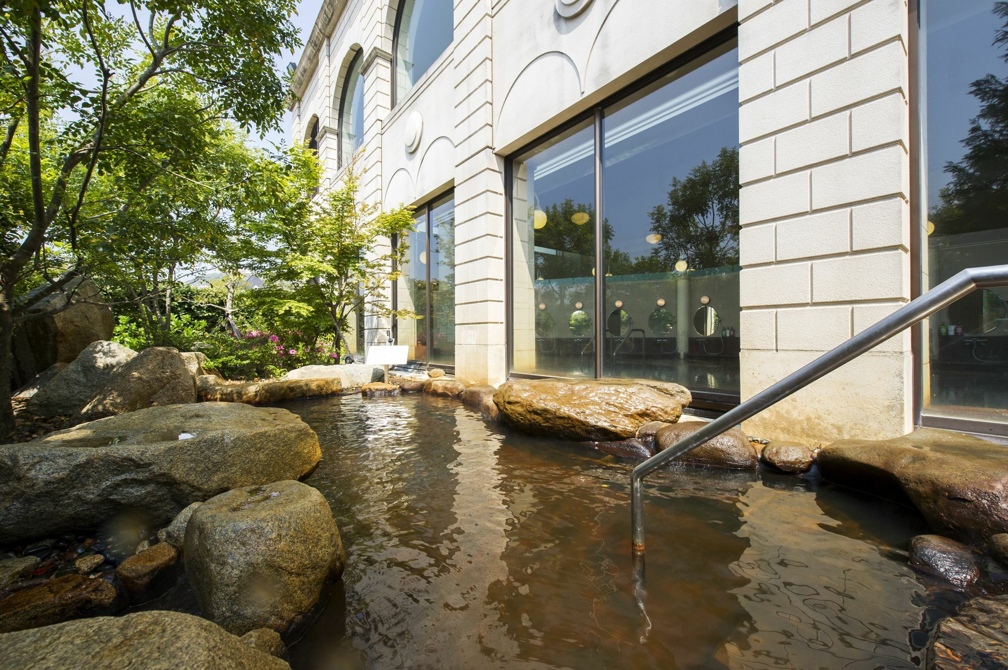 Hotel Okura Jr Huis Ten Bosch Szaszebo Kültér fotó A foot bath in Tokyo